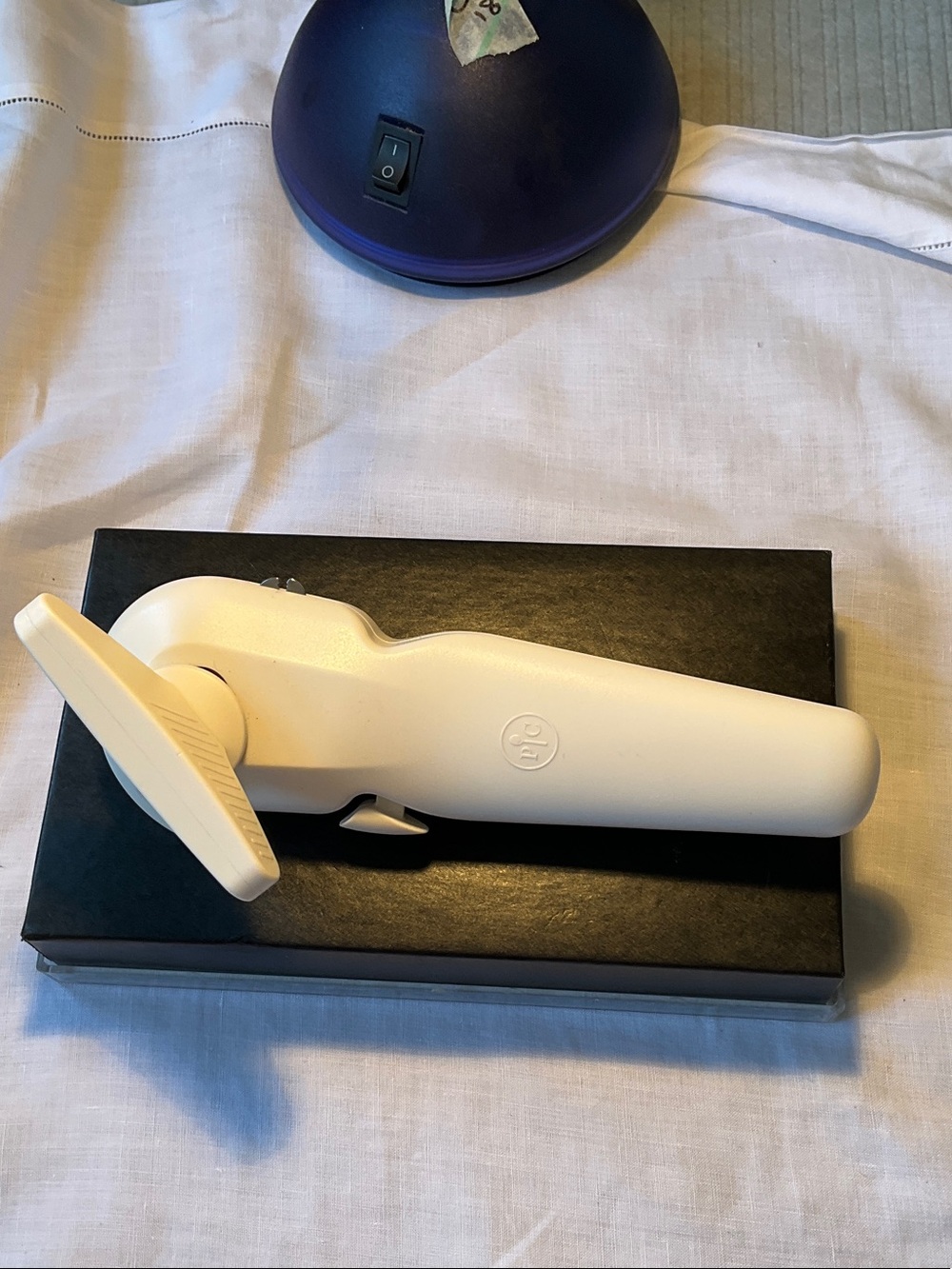 The Pampered Chef White Jar Opener with Non-Slip Handle